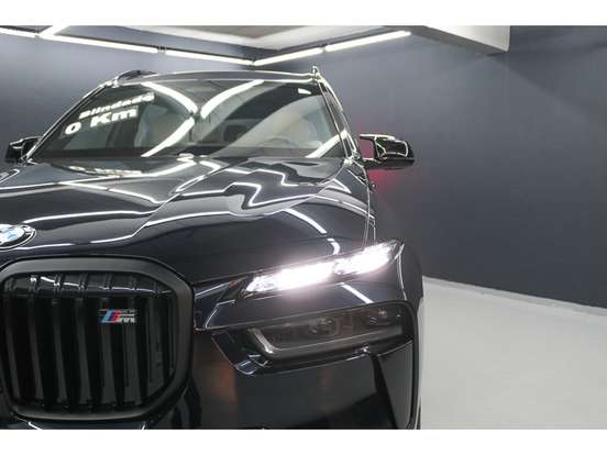 BMW-X7-2024