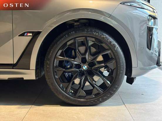 BMW-X7-2024