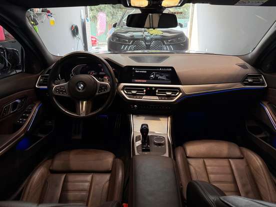 BMW-320i-2020