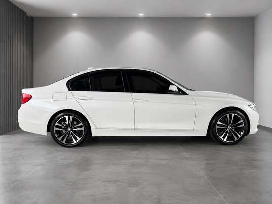 BMW-320i-2015
