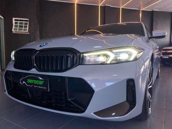 BMW-330e-2022