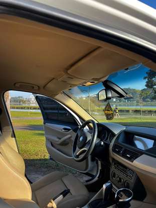 BMW-X1-2011