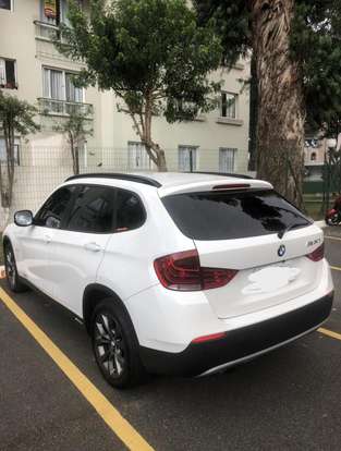 BMW-X1-2011