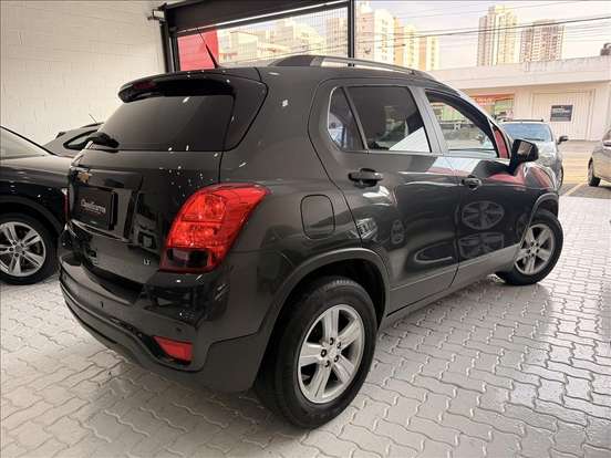 CHEVROLET-TRACKER-2019