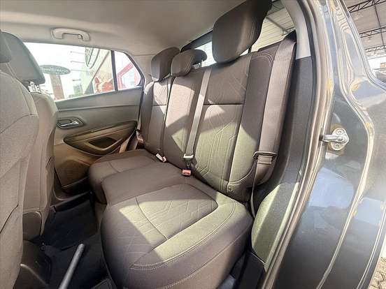 CHEVROLET-TRACKER-2019
