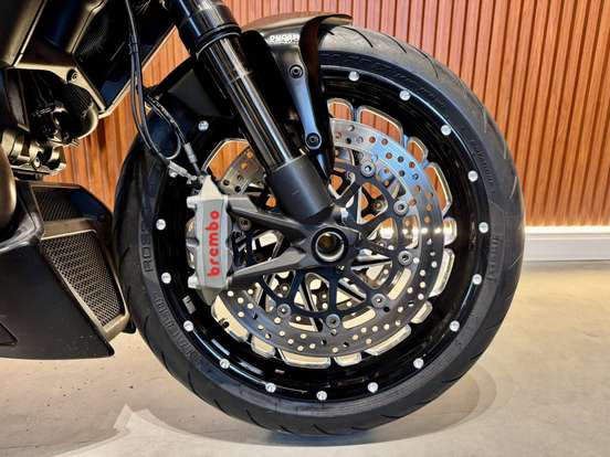 DUCATI-DIAVEL DARK-2016