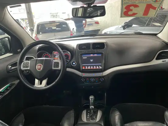 FIAT-FREEMONT-2.4 PRECISION 16V GASOLINA 4P AUTOMÁTICO FIAT-FREEMONT-2012
