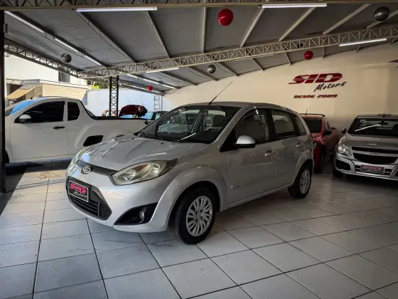 FORD FIESTA 1.6 ROCAM HATCH 8V FLEX 4P MANUAL