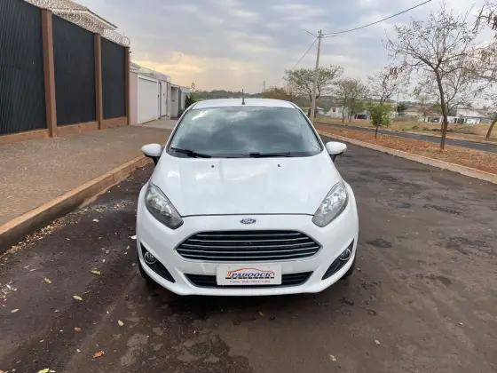 FORD FIESTA 1.6 SE HATCH 16V FLEX 4P POWERSHIFT