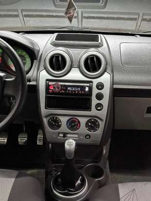 FORD-FIESTA-2010