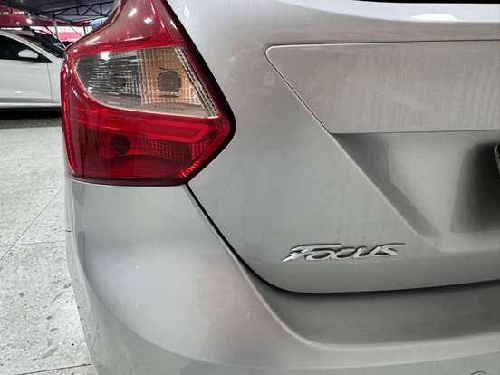 FORD-FOCUS-2014