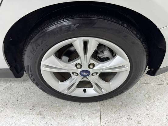 FORD-FOCUS-1.6 S SEDAN 16V FLEX 4P POWERSHIFT FORD-FOCUS-2014