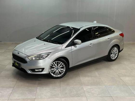 FORD FOCUS 2.0 SE FASTBACK 16V FLEX 4P POWERSHIFT
