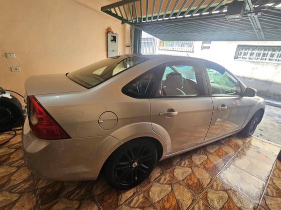 FORD FOCUS 2.0 GHIA SEDAN 16V GASOLINA 4P AUTOMÁTICO