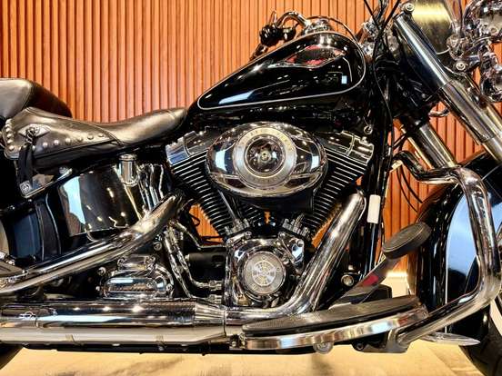 HARLEY-DAVIDSON-SOFTAIL HERITAGE CLASSIC-2015
