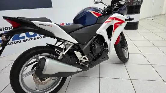 HONDA-CBR 250R-2012