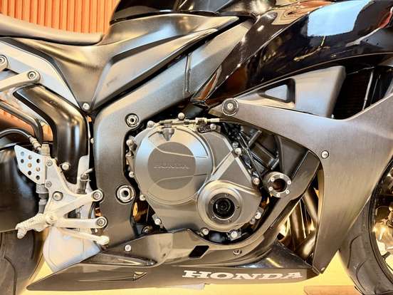 HONDA-CBR 600RR-2008