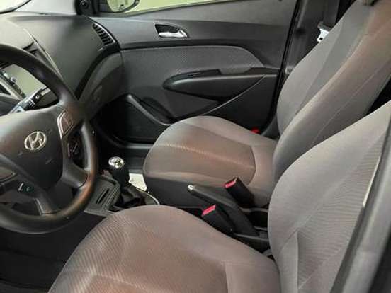 HYUNDAI-HB20S-1.6 COMFORT PLUS 16V FLEX 4P AUTOMÁTICO HYUNDAI-HB20S-2015