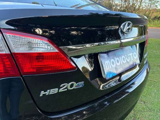 HYUNDAI-HB20S-2015
