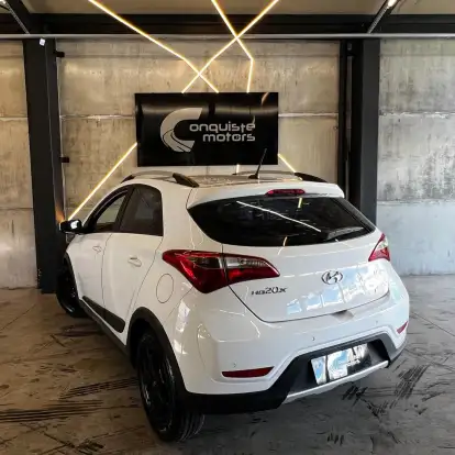 HYUNDAI-HB20X-2013
