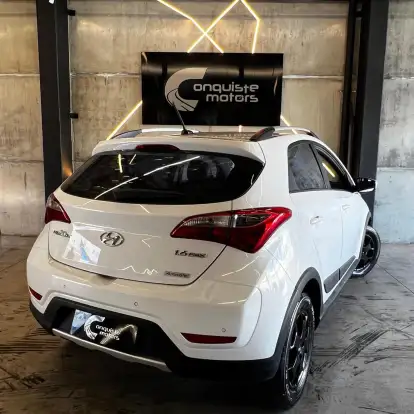 HYUNDAI-HB20X-2013