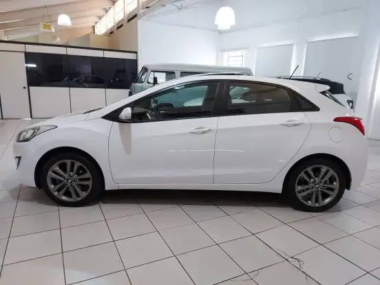 HYUNDAI-I30-1.8 MPI 16V GASOLINA 4P AUTOMATICO HYUNDAI-I30-2015