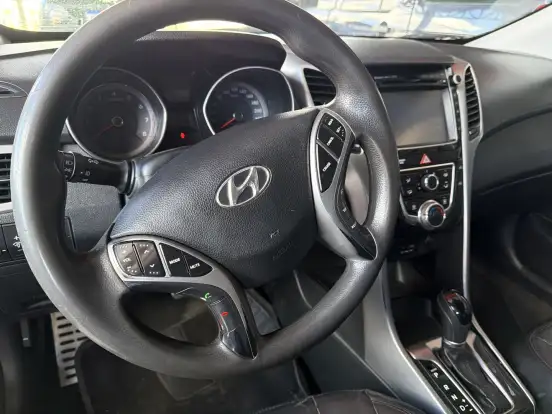 HYUNDAI-I30-1.8 MPI 16V GASOLINA 4P AUTOMATICO HYUNDAI-I30-2014