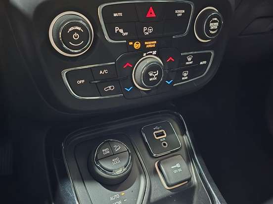 JEEP-COMPASS-2.0 16V DIESEL LIMITED 4X4 AUTOMÁTICO JEEP-COMPASS-2019
