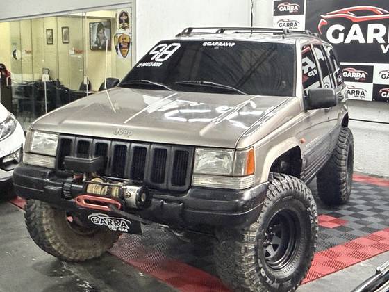 JEEP GRAND CHEROKEE 4.0 LAREDO 4X4 6I 12V GASOLINA 4P AUTOMÁTICO