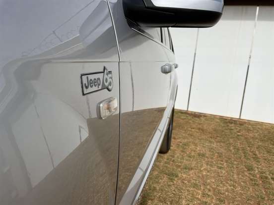 JEEP-GRAND CHEROKEE-5.7 OVERLAND HEMI 4X4 V8 16V GASOLINA 4P AUTOMÁTICO JEEP-GRAND CHEROKEE-2006