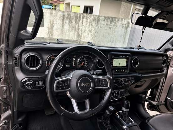 JEEP-WRANGLER-2.0 TURBO GASOLINA UNLIMITED SAHARA 4P 4X4 AT8 JEEP-WRANGLER-2019