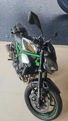 KAWASAKI-Z900-2025