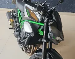 KAWASAKI Z900 KAWASAKI Z900
