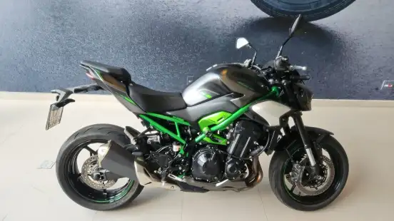 KAWASAKI-Z900-2025