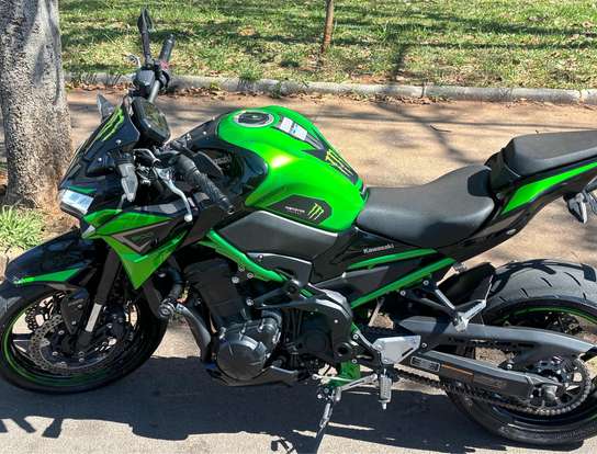 KAWASAKI-Z900-2022