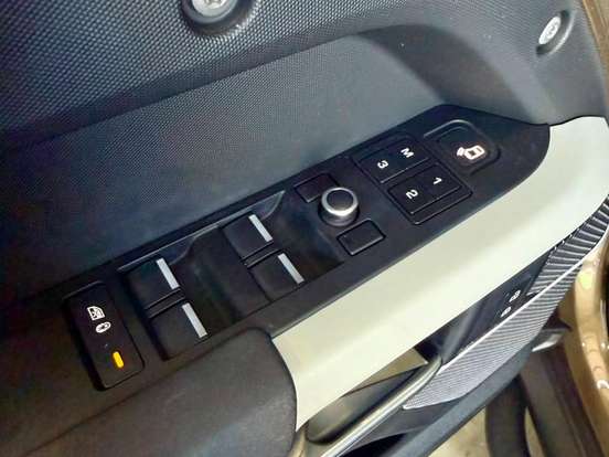 LAND ROVER-DEFENDER-2.0 P300 GASOLINA 110 SE AWD AUTOMÁTICO LAND ROVER-DEFENDER-2020
