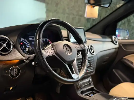 MERCEDES-BENZ-B 200-2013