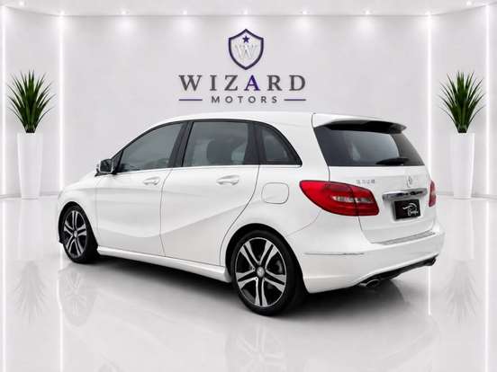 MERCEDES-BENZ-B 200-1.6 SPORT TURBO GASOLINA 4P AUTOMÁTICO MERCEDES-BENZ-B 200-2013