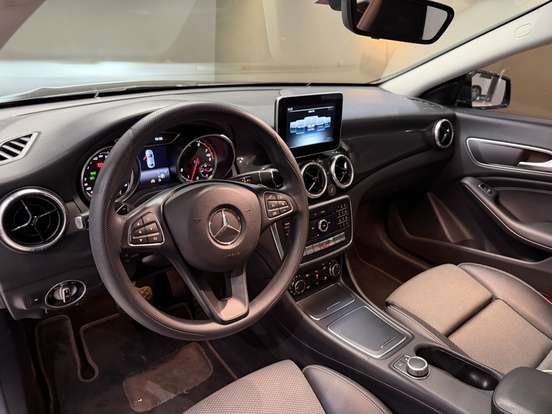 MERCEDES-BENZ-CLA 180-2017