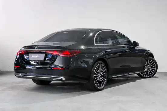 MERCEDES-BENZ-E 300-2024