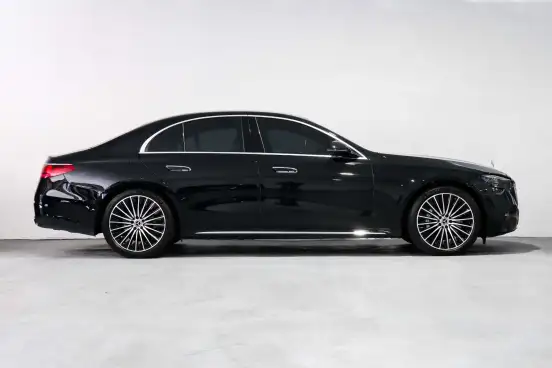 MERCEDES-BENZ-E 300-2024