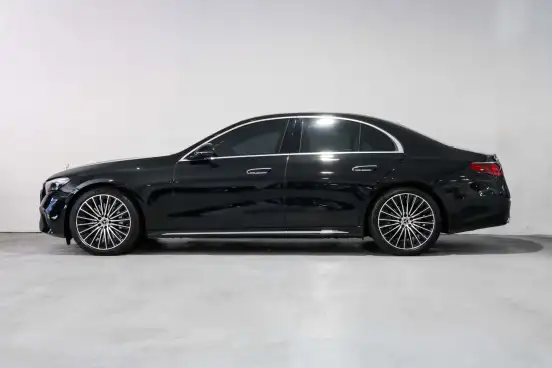 MERCEDES-BENZ-E 300-2024