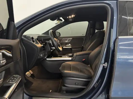 MERCEDES-BENZ-GLA 200-2021