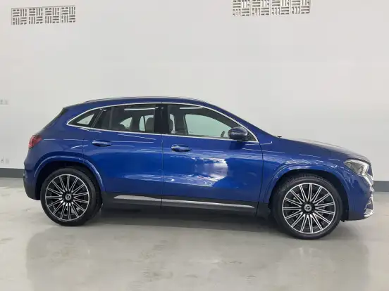 MERCEDES-BENZ-GLA 200-2024