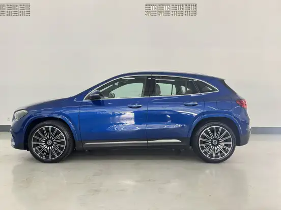 MERCEDES-BENZ-GLA 200-2024