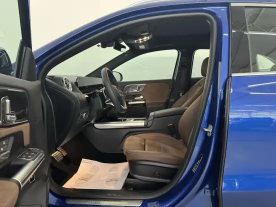 MERCEDES-BENZ-GLA 200-2024