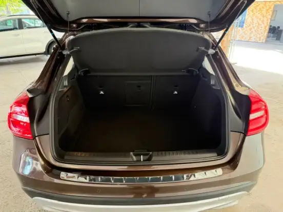 MERCEDES-BENZ-GLA 200-2017