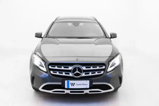 MERCEDES-BENZ-GLA 200-2019
