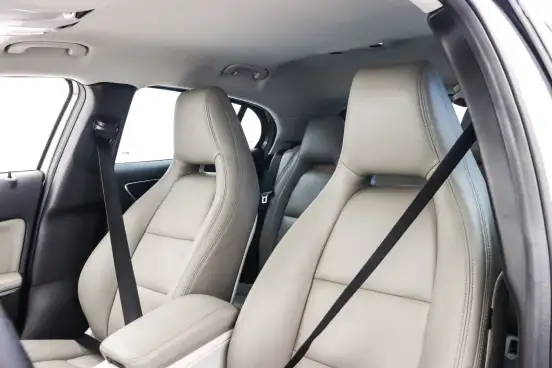 MERCEDES-BENZ-GLA 200-2019