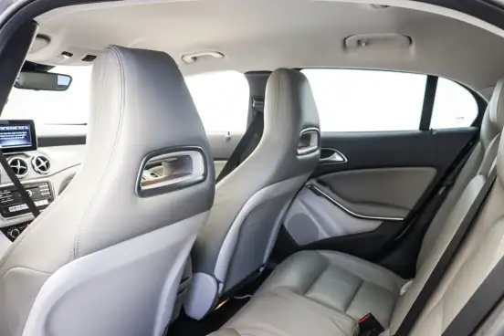 MERCEDES-BENZ-GLA 200-2019